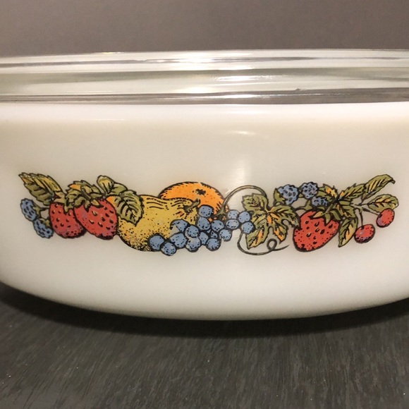 Anchor Hocking Fruit Harvest Fire King casserole bowl & lid - Picture 3 of 10
